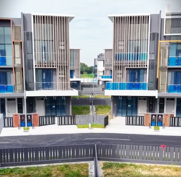 Rumah Teres 3-Tingkat untuk Disewa di Taman Puchong Legenda (Puchong) - Annie Chong - Exterior - PropertyGuru.com.my