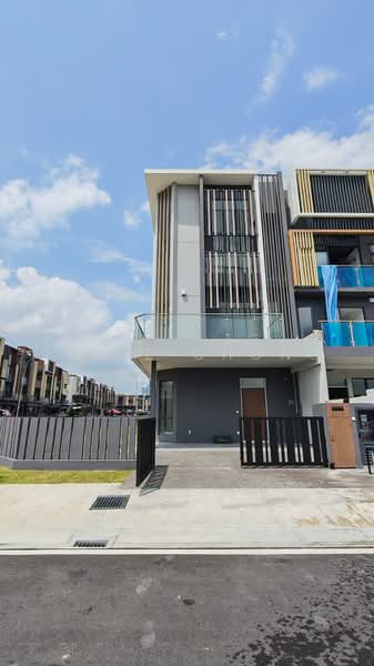 Rumah Teres 3-Tingkat untuk Disewa di Taman Puchong Legenda (Puchong) - Annie Chong - Exterior - PropertyGuru.com.my
