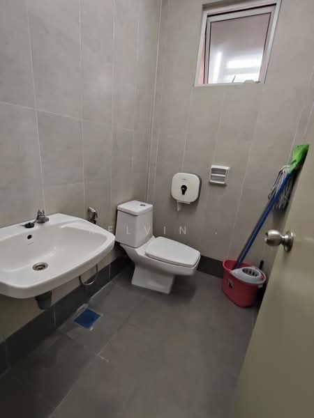 Office for Rent in Kota Damansara (Selangor) - Kelvin . - Bathroom - PropertyGuru.com.my