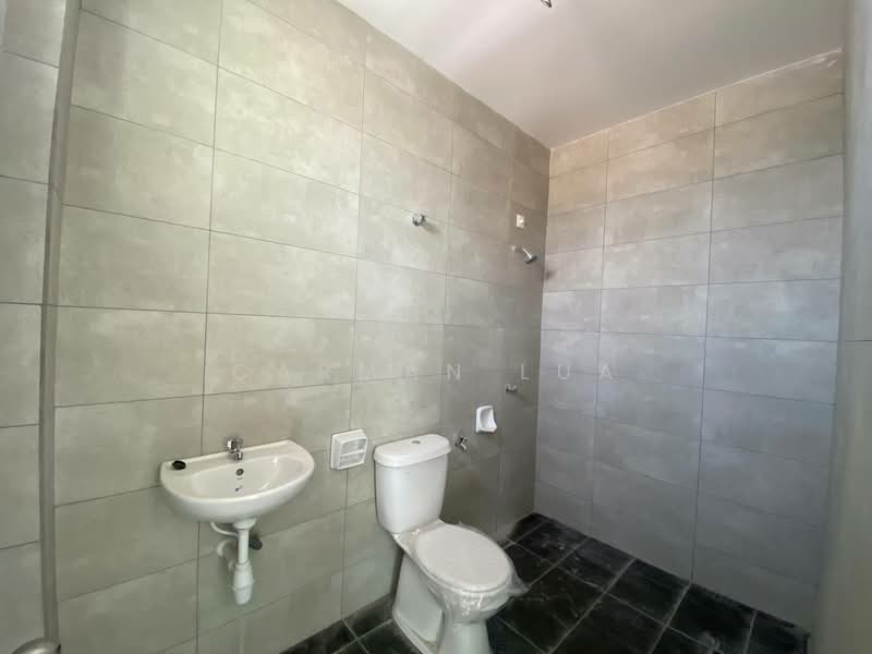 Rumah Teres 2 Tingkat untuk Dijual di Taman Cheng Setia (Cheng) - Carman Lua - Bathroom - PropertyGuru.com.my