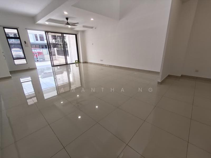 Rumah Teres 2-Tingkat untuk Disewa di Lakeside Residences (Puchong) - Samantha Ng - Living Room - PropertyGuru.com.my