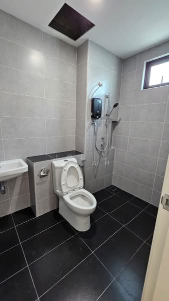 Rumah Teres untuk Disewa di Bandar Cassia (Batu Kawan) - Louis Chuah - Bathroom - PropertyGuru.com.my