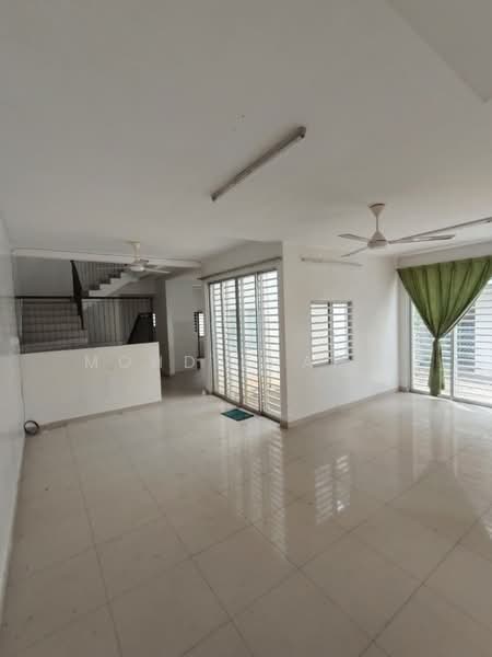 Rumah Teres 2 Tingkat untuk Dijual di Puncak Bestari (Puncak Alam) - Mohd Shafik - Living Room - PropertyGuru.com.my