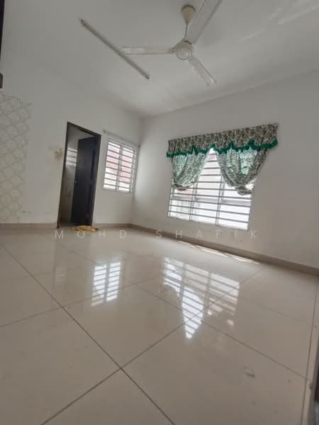 Rumah Teres 2 Tingkat untuk Dijual di Puncak Bestari (Puncak Alam) - Mohd Shafik - Living Room - PropertyGuru.com.my