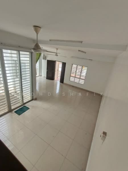 Rumah Teres 2 Tingkat untuk Dijual di Puncak Bestari (Puncak Alam) - Mohd Shafik - Living Room - PropertyGuru.com.my