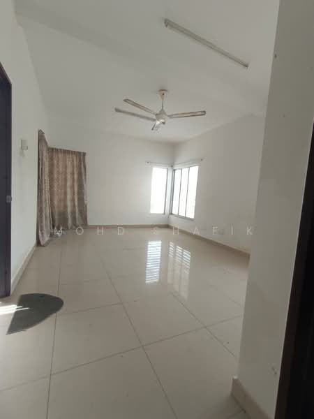 Rumah Teres 2 Tingkat untuk Dijual di Puncak Bestari (Puncak Alam) - Mohd Shafik - Living Room - PropertyGuru.com.my