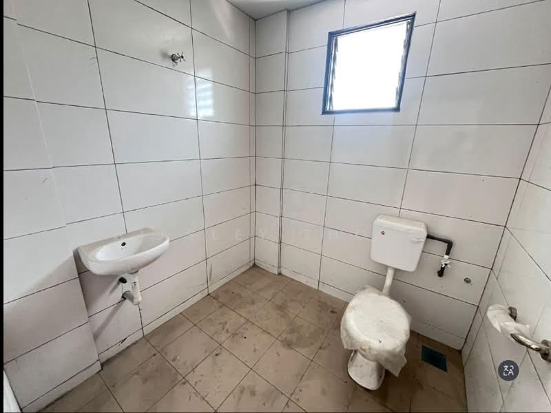 Semi-D Factory for Rent in Ipoh (Perak) - Ainsley Thong - Bathroom - PropertyGuru.com.my