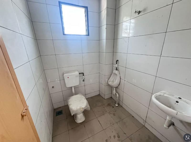 Semi-D Factory for Rent in Ipoh (Perak) - Ainsley Thong - Bathroom - PropertyGuru.com.my