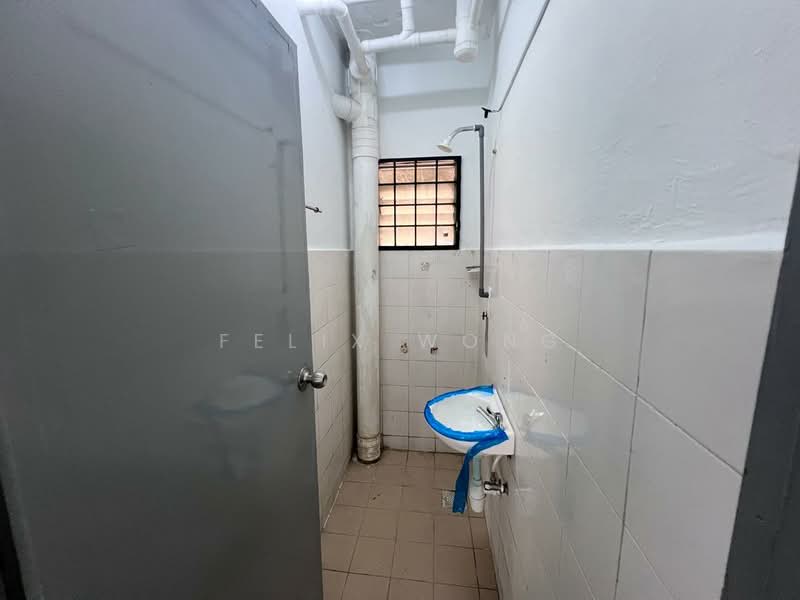 Pangsapuri untuk Disewa di Pangsapuri Seri Pulai - Felix Wong - Bathroom - PropertyGuru.com.my