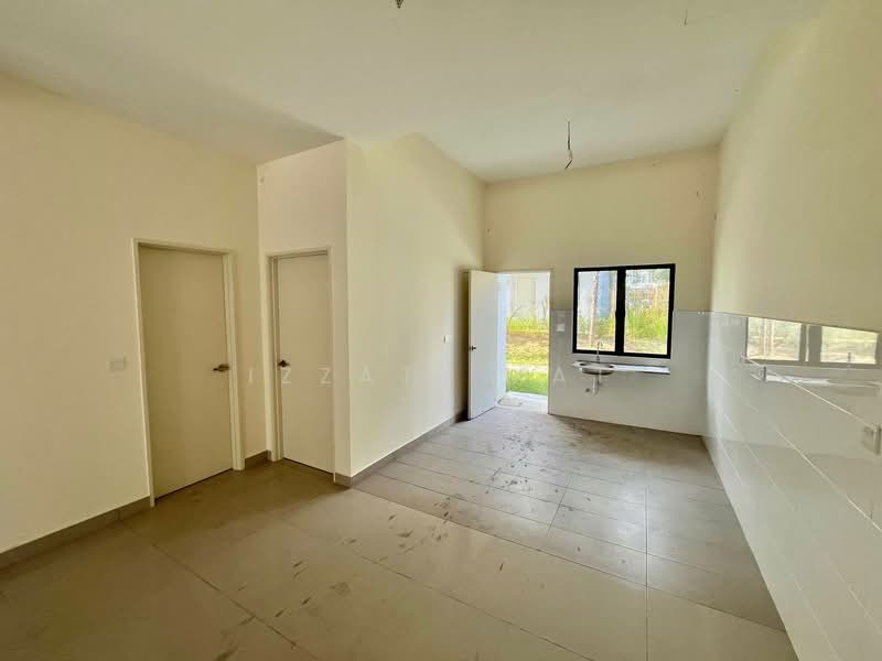 Rumah Teres 2 Tingkat untuk Dijual di Dengkil (Selangor) - Izzati Mat - Kitchen - PropertyGuru.com.my