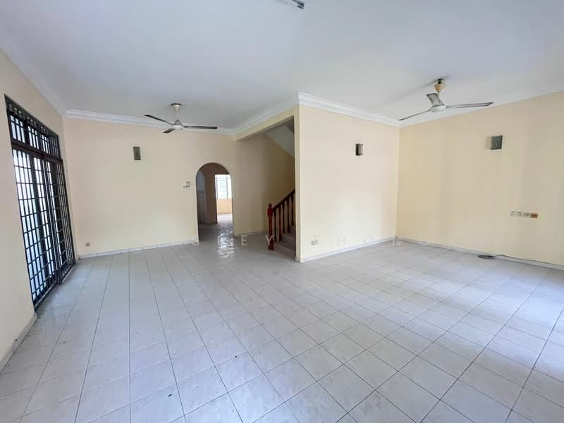 2-storey Terraced House for Sale in Taman Pinji Perdana (Lahat) - Ainsley Thong - Living Room - PropertyGuru.com.my