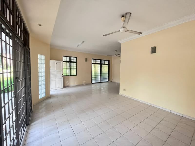 2-storey Terraced House for Sale in Taman Pinji Perdana (Lahat) - Ainsley Thong - Living Room - PropertyGuru.com.my