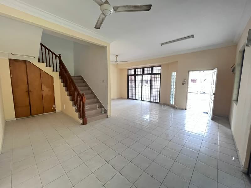 2-storey Terraced House for Sale in Taman Pinji Perdana (Lahat) - Ainsley Thong - Living Room - PropertyGuru.com.my