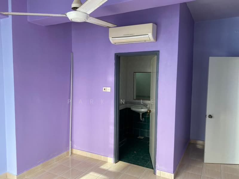 Pangsapuri untuk Dijual di Aster Court - Parkin Lee - Bathroom - PropertyGuru.com.my