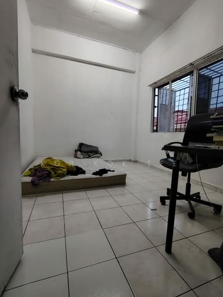 Flat for Rent at Taman Sri Manja - Kor Kok Tee - PropertyGuru.com.my