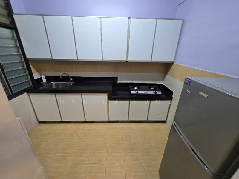 Pangsapuri untuk Disewa di Indah Court Apartment - Han Lu Yung - PropertyGuru.com.my