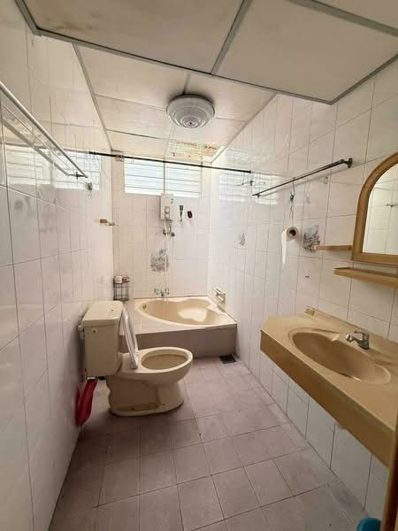 Rumah Berkembar untuk Dijual di Paya Terubong (Ayer Itam) - Jeff Ooi - Bathroom - PropertyGuru.com.my