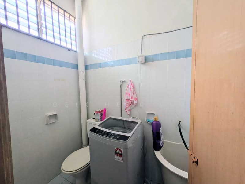 1-storey Terraced House for Rent in Taman Seruling Emas (Sungai Jawi) - Geik Heok Lim - Bathroom - PropertyGuru.com.my