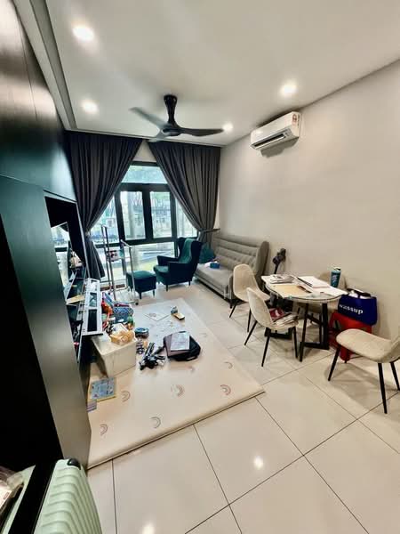 Servis Apartment untuk Dijual di Crescent Bay Suites (Teluk Bayu) - Nico Chong - Living Room - PropertyGuru.com.my