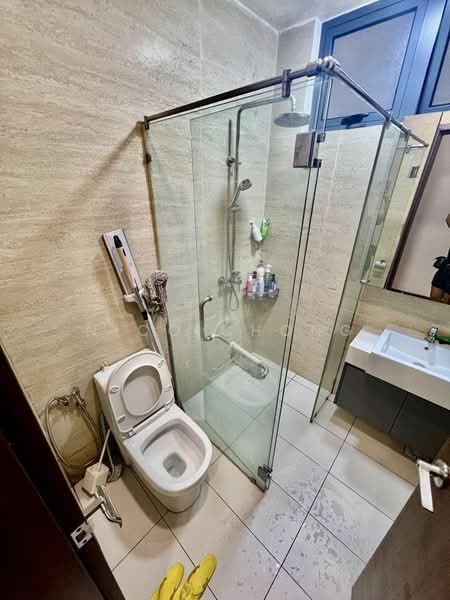 Servis Apartment untuk Dijual di Crescent Bay Suites (Teluk Bayu) - Nico Chong - Bathroom - PropertyGuru.com.my