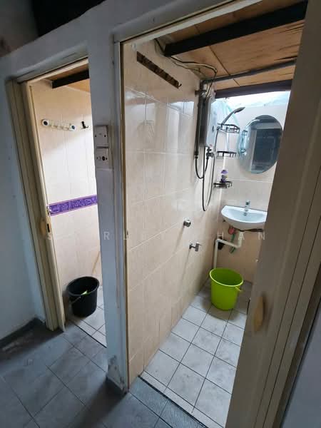 Flat for Rent at Apartment Minang Ria 1 - Shirley Chan - Bathroom - PropertyGuru.com.my