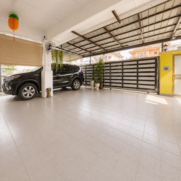 Semi-Detached House for Sale in Bandar Country Homes (Rawang) - Kho Chng Guan - Car Park - PropertyGuru.com.my