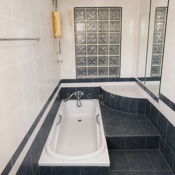 Semi-Detached House for Sale in Bandar Country Homes (Rawang) - Kho Chng Guan - Bathroom - PropertyGuru.com.my