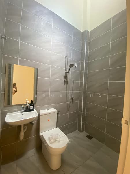Rumah Teres 2 Tingkat untuk Dijual di Taman Cheng Indah (Cheng) - Carman Lua - Bathroom - PropertyGuru.com.my