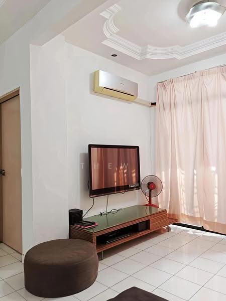 Pangsapuri untuk Dijual di Krystal Villa - Matthew Png - Living Room - PropertyGuru.com.my