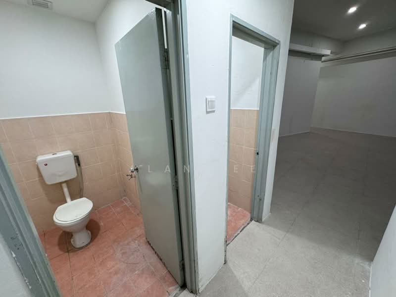 Shop for Rent in Bandar Sri Permaisuri (Cheras) - Alan Lee - Bathroom - PropertyGuru.com.my