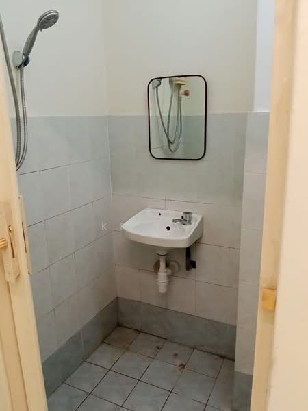 Pangsapuri untuk Disewa di Arena Green - KK Yap - Bathroom - PropertyGuru.com.my