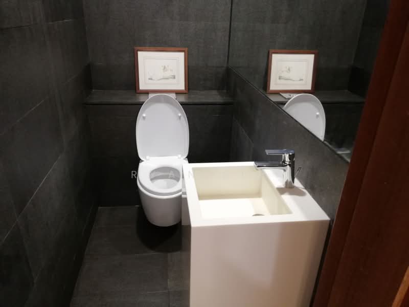 Kondominium untuk Disewa di Shorefront Residences - Ryan Sim - Bathroom - PropertyGuru.com.my