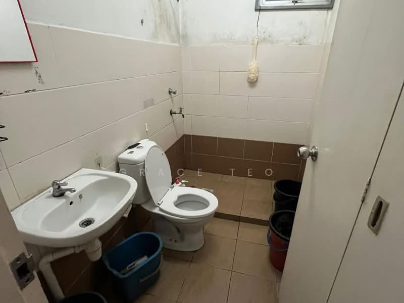 Apartment for Sale at University Condo Apartment 1 (UCA 1) - Grace Teo - Bathroom - PropertyGuru.com.my