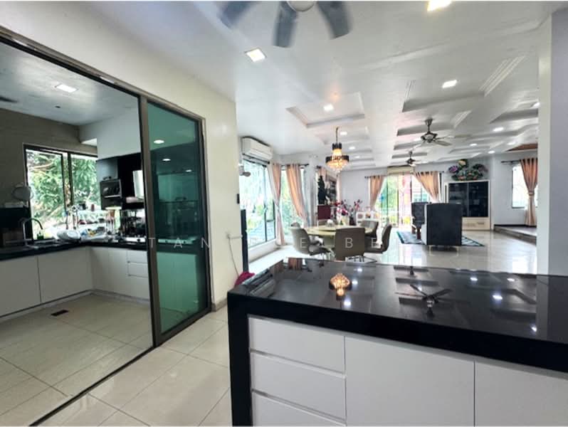 Cluster House for Sale in Austin Heights (Tebrau) - Tan Bee Bee - Kitchen - PropertyGuru.com.my