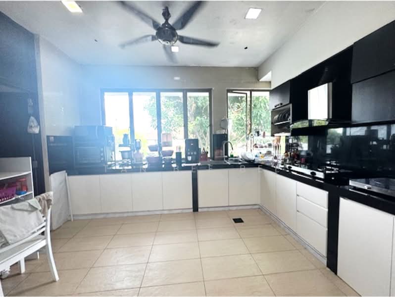 Cluster House for Sale in Austin Heights (Tebrau) - Tan Bee Bee - Kitchen - PropertyGuru.com.my