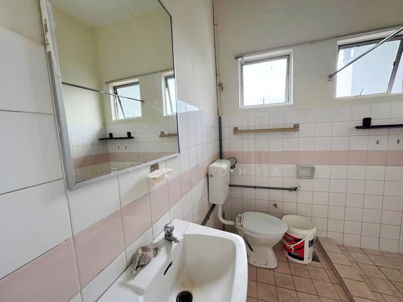 Pangsapuri untuk Dijual di Pelangi Court - Penny Chia - Bathroom - PropertyGuru.com.my