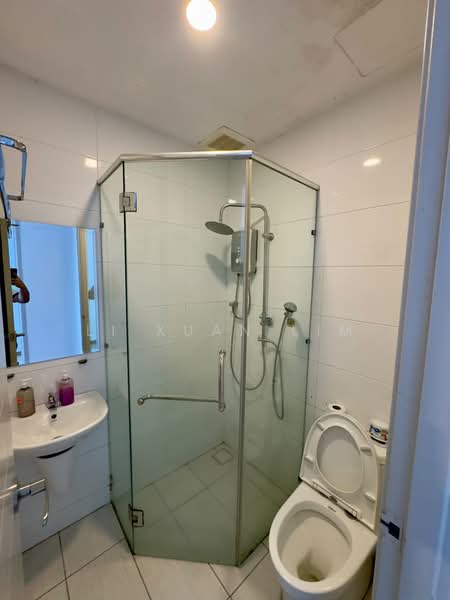 Servis Apartment untuk Disewa di The Wave Residence - Li Xuan Lim - Bathroom - PropertyGuru.com.my