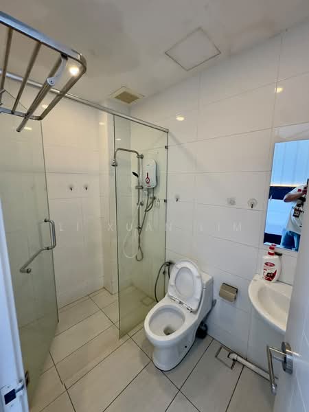 Servis Apartment untuk Disewa di The Wave Residence - Li Xuan Lim - Bathroom - PropertyGuru.com.my