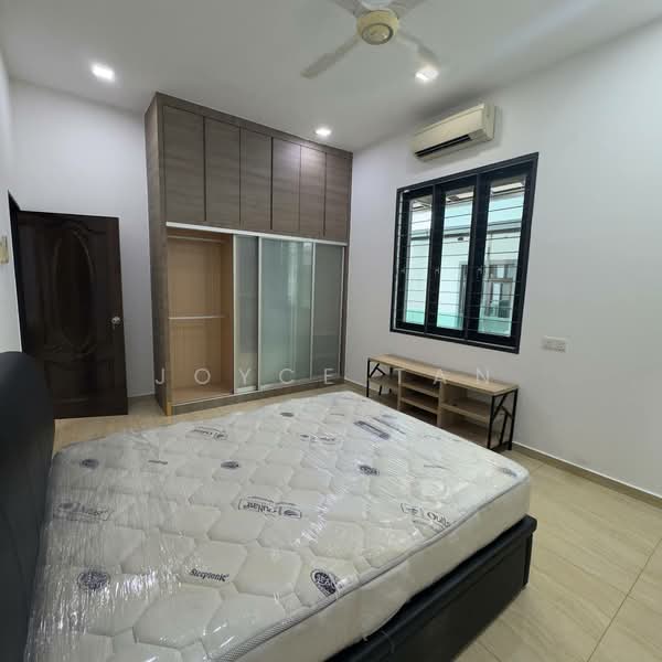 Cluster House for Rent in Taman Mutiara Mas (Skudai) - Joyce Tan - Bedroom - PropertyGuru.com.my