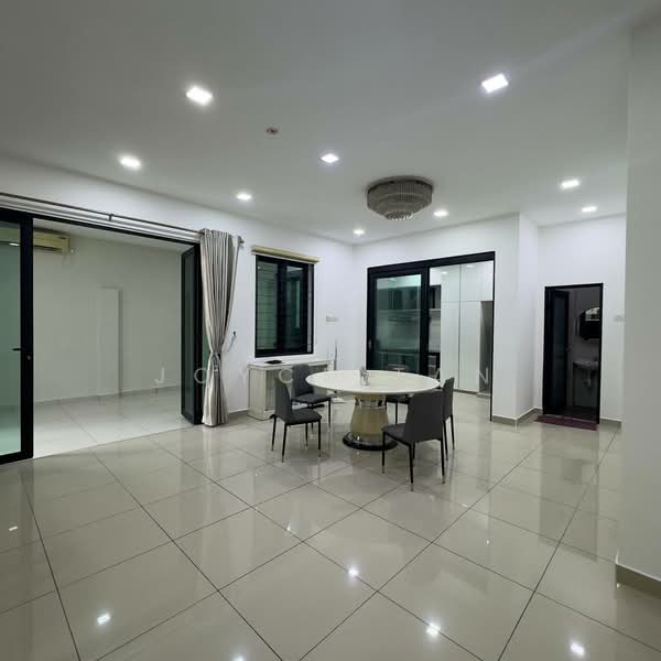 Cluster House for Rent in Taman Mutiara Mas (Skudai) - Joyce Tan - Dining Room - PropertyGuru.com.my