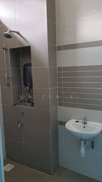 Rumah Bandar untuk Dijual di Taman Sutera Utama (Skudai) - NG ZEN XI - Bathroom - PropertyGuru.com.my