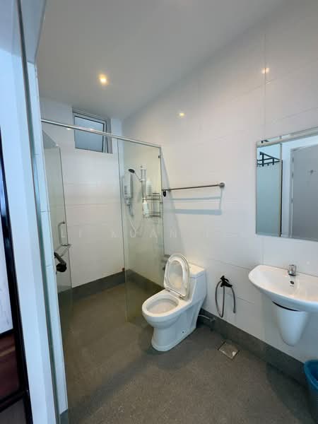 Servis Apartment untuk Disewa di The Wave Residence - Li Xuan Lim - Bathroom - PropertyGuru.com.my