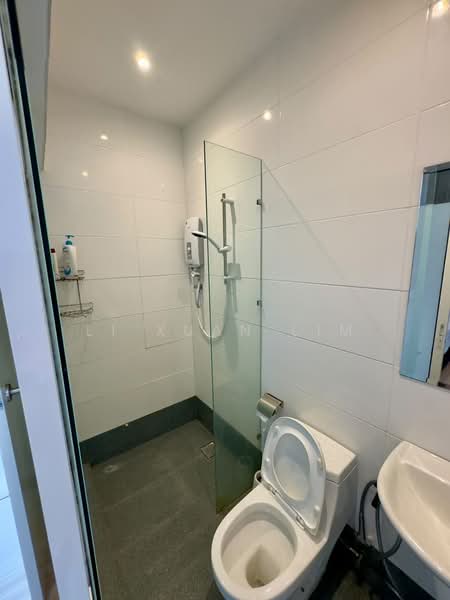 Servis Apartment untuk Disewa di The Wave Residence - Li Xuan Lim - Bathroom - PropertyGuru.com.my