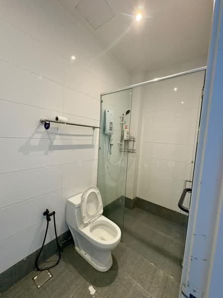 Servis Apartment untuk Disewa di The Wave Residence - Li Xuan Lim - Bathroom - PropertyGuru.com.my