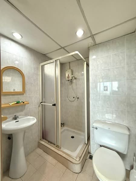 Condominium for Rent at Gold Coast Resort Condominium - Mavis Lim - Bathroom - PropertyGuru.com.my