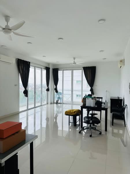 Kondominium untuk Dijual di Le Yuan Residence - Adeline Teh - Living Room - PropertyGuru.com.my