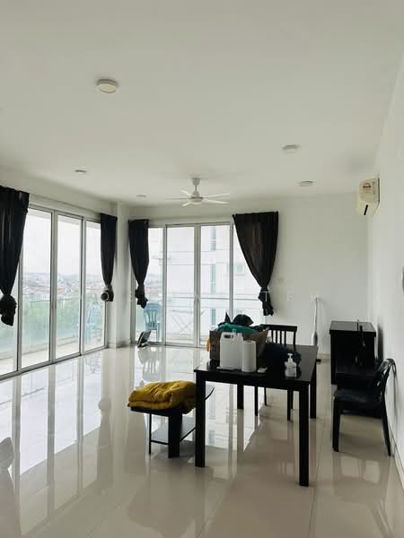 Kondominium untuk Dijual di Le Yuan Residence - Adeline Teh - Living Room - PropertyGuru.com.my