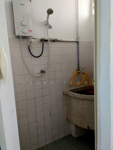 Rumah Flat untuk Dijual di Taman Lip Sin Block 1, 3 & 5 - Jacky Yeoh - Bathroom - PropertyGuru.com.my