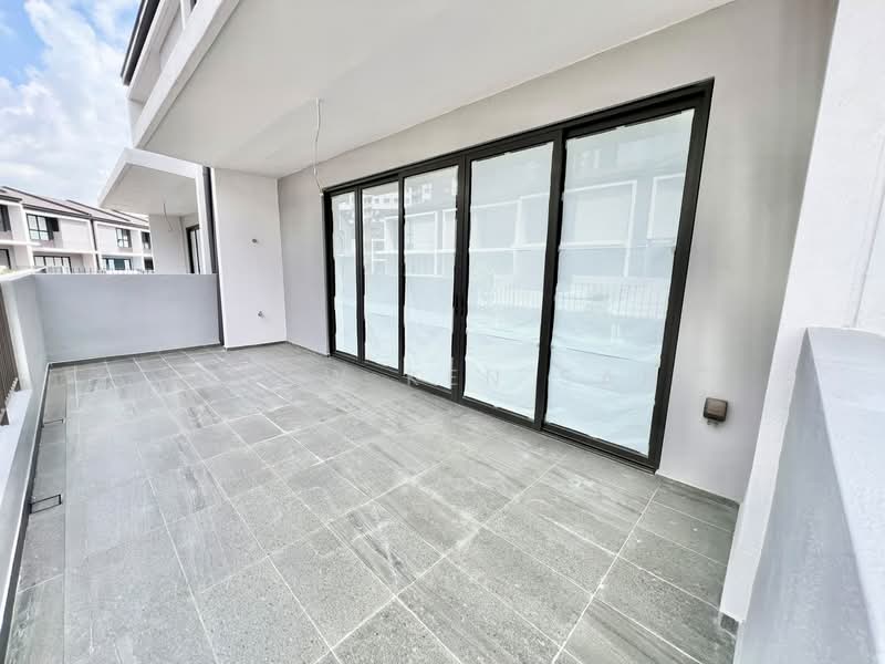 Terraced House for Sale in Taman Bukit Serdang (Seri Kembangan) - Chew Ken San - Balcony - PropertyGuru.com.my