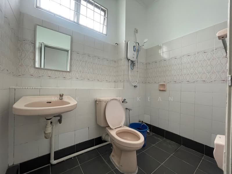 Rumah Teres 2 Tingkat untuk Disewa di Usj 16 (Subang Jaya) - Mak Hon Kean - Bathroom - PropertyGuru.com.my